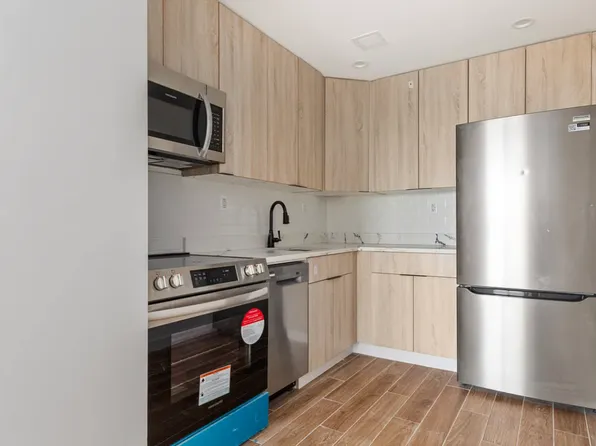 32-24 Steinway Street image 1 of 11