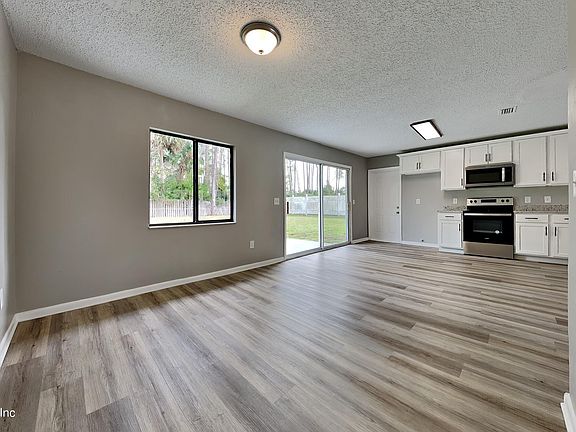5th image of 84 BREEZE HILL Lane