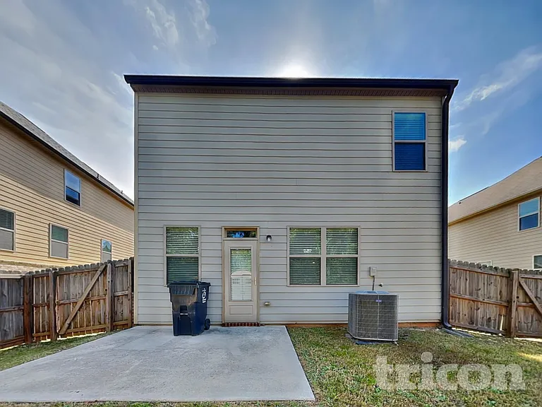 1095 Lear Dr — Photo 16