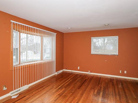 2nd image of 3526 Crawford St