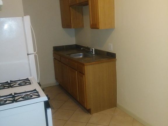 5th image of 2814 D St