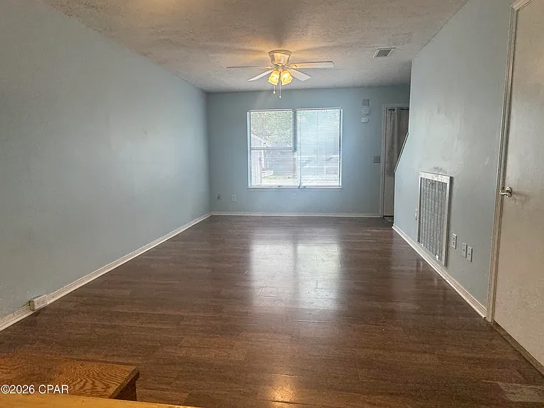 314 E 1st Ct — Photo 5