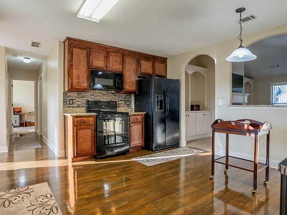 4th image of 734 Lake Vista Dr