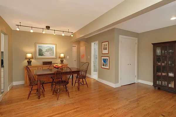 Sold by Houlihan Lawrence | media 4