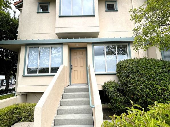 25 McAker Ct #103