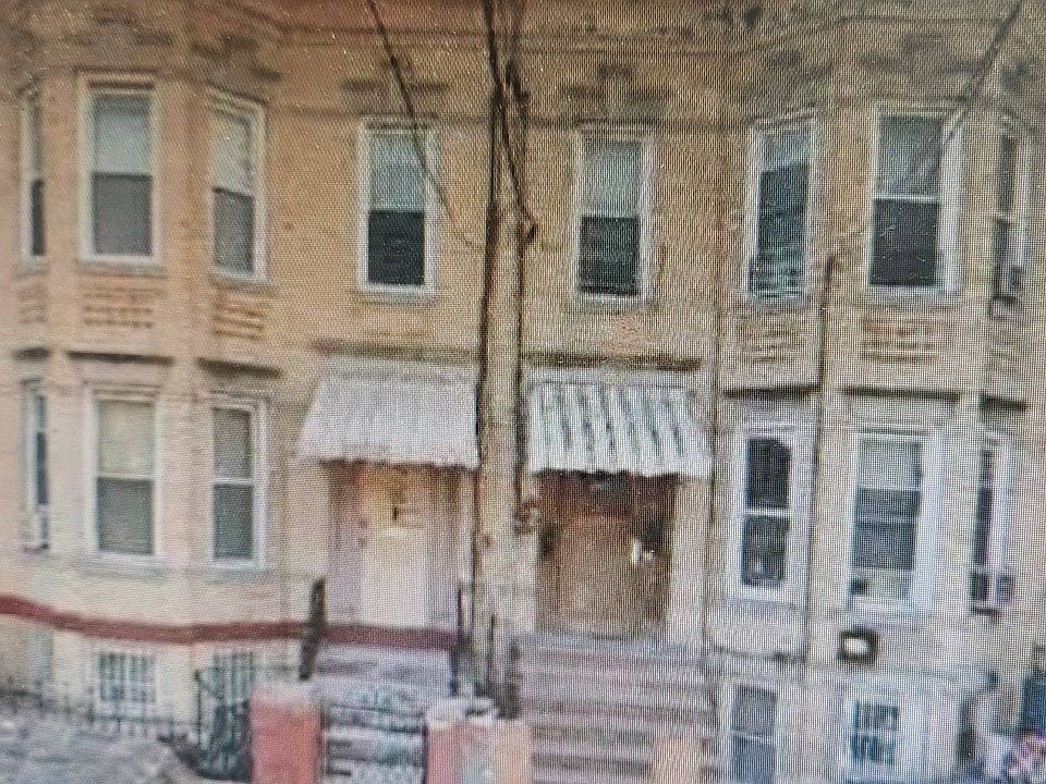 1st image of 574 Crescent St