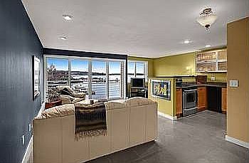 3rd image of 733 Lake St S APT 211