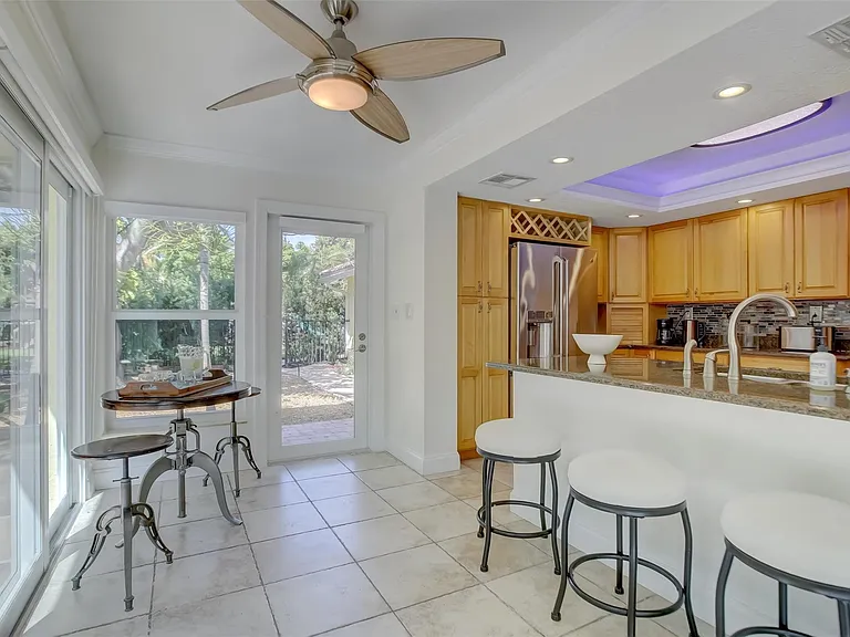 2600 N Riverside Dr — Photo 14