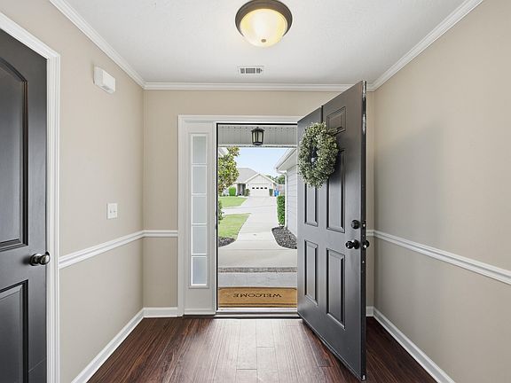 4th image of 5047 Fairmont Dr
