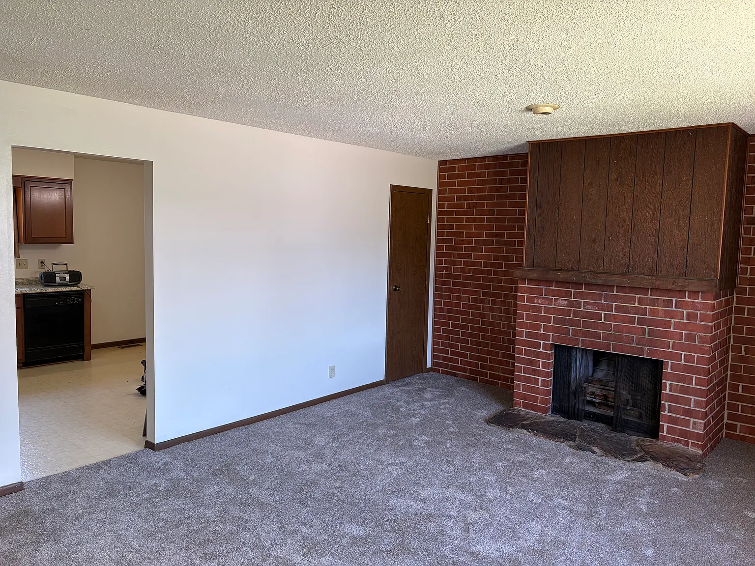 3 bed, 1500 sqft, $1,200 — Photo 2
