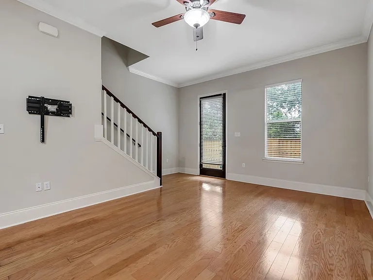382 E Bradford Rd — Photo 7