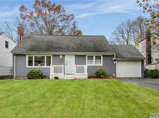 11 Moore Pl, Melville, NY 11747
