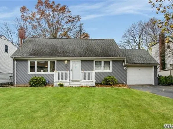 11 Moore Pl, Melville, NY 11747