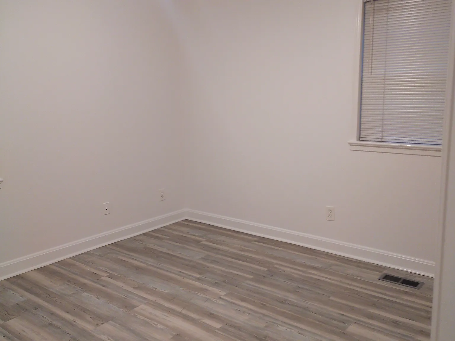 1 bed, 750 sqft, $1,150 — Photo 2
