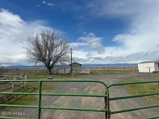2nd image of 3140 Barkes Rd