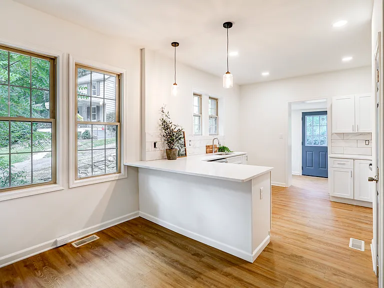 2560 Iron Springs Rd — Photo 15