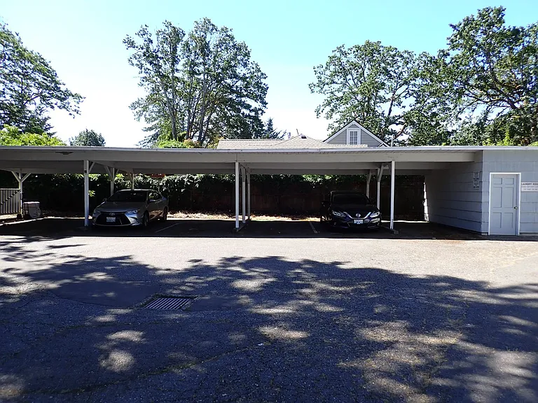 6412 Lake Grove St SW — Photo 9