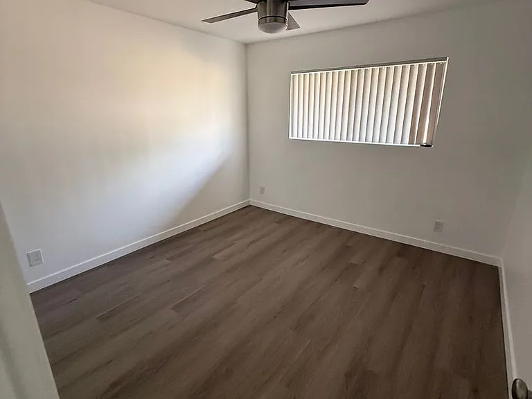 Canoga Variel Apartments- Canoga Park, CA — Photo 26