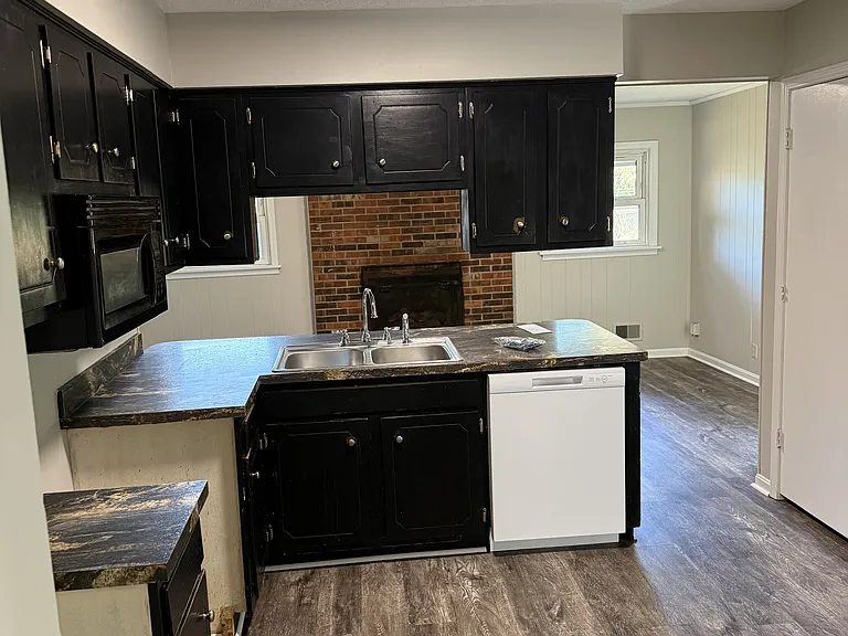 7604 Carmil Ct — Photo 4