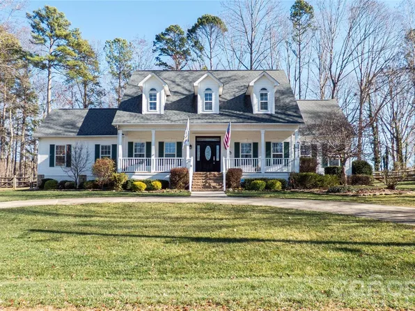 230 Hideaway Ln, Mooresville, NC 28117