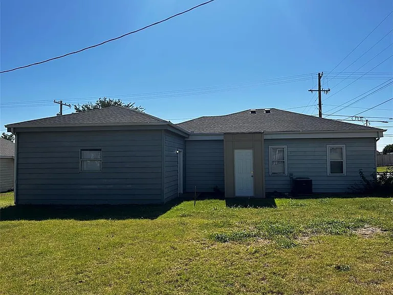 715 W Huber Ave — Photo 3