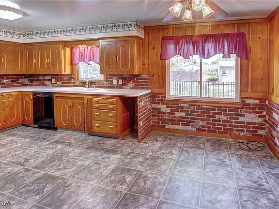 5th image of 6958 Manor Dr