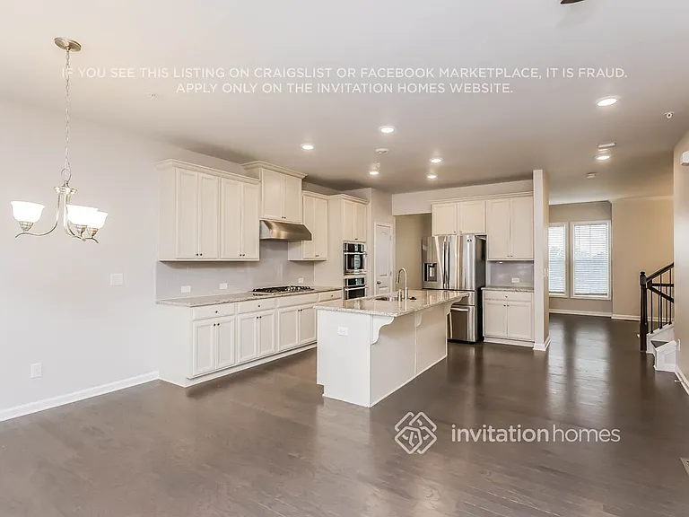 402 Montclair Ct — Photo 6