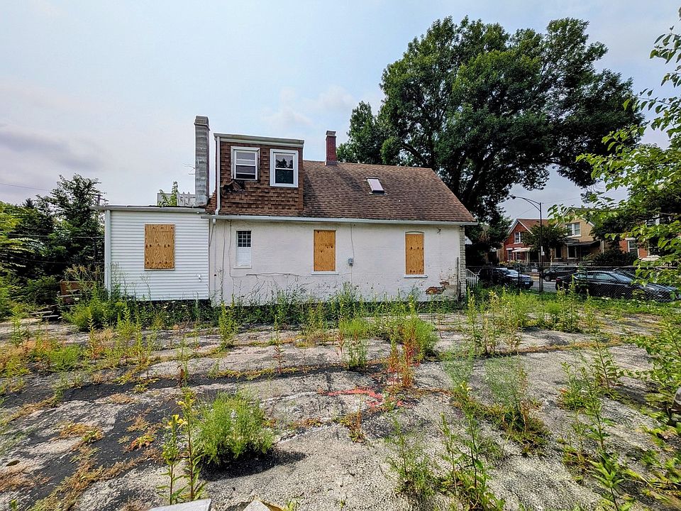 2nd image of 923 N Homan Ave