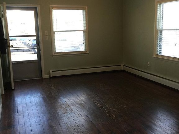 3rd image of 708 Charlotte St