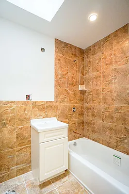 Rented by City Connections Realty | media 19