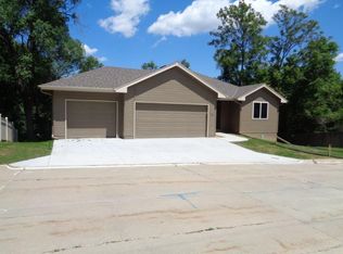 16 Susan Ln, Council Bluffs, IA 51503