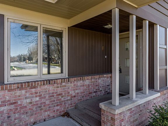 4th image of 2603 Driftwood Ln