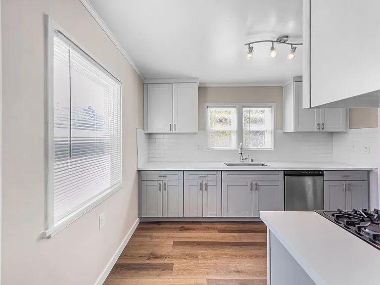 2332 Westwood St — Photo 8