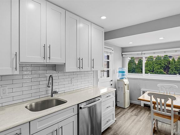 5th image of 25 Hollywood Drive
