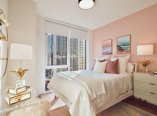 353 W Grand Ave #3502, Chicago, IL 60654