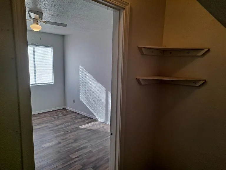 Totally Updated 2 Bedroom Apt. off Cul-de-sac in Rio Rancho — Photo 10