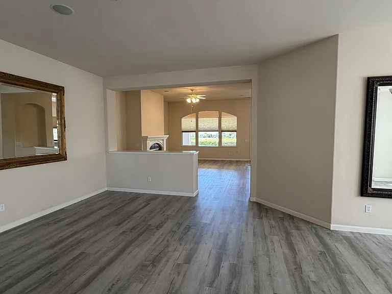 729 Richardson Dr — Photo 14