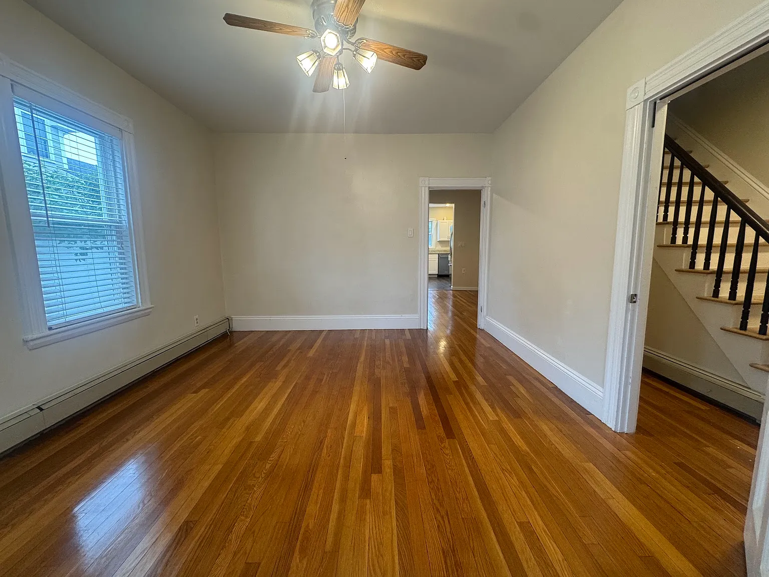 42 Hall Pl — Photo 3