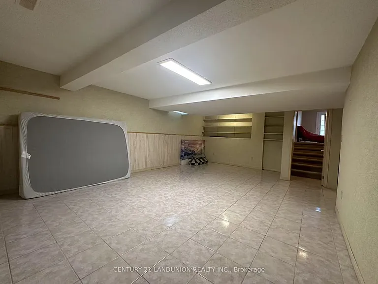 104 Hepburn Cres — Photo 13