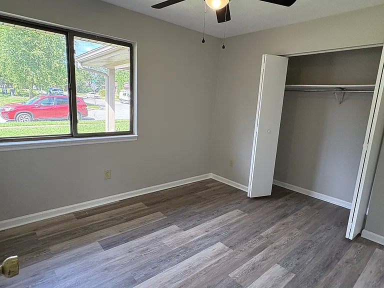 1516 Meadowview Dr — Photo 11