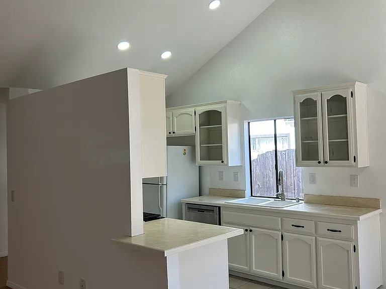 4337 Manzanita Way — Photo 2