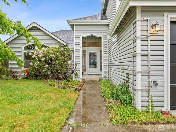 5th image of 515 Corrin Avenue NW