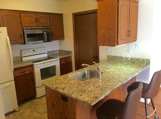 552 Donegal Cir, Shoreview, MN 55126