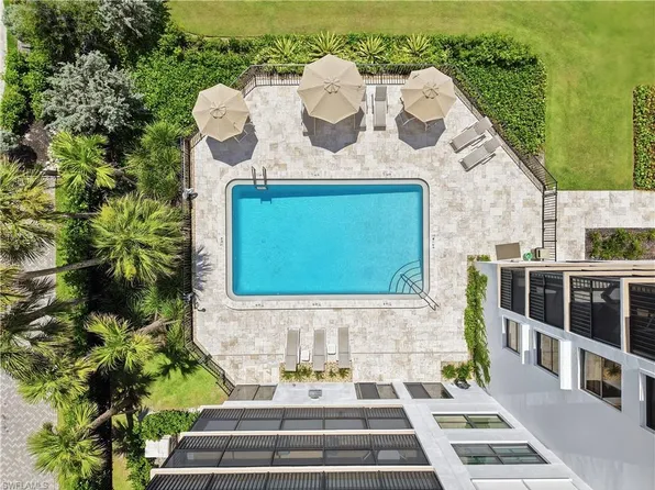 9375 Gulf Shore Dr APT 203, Naples, FL 34108