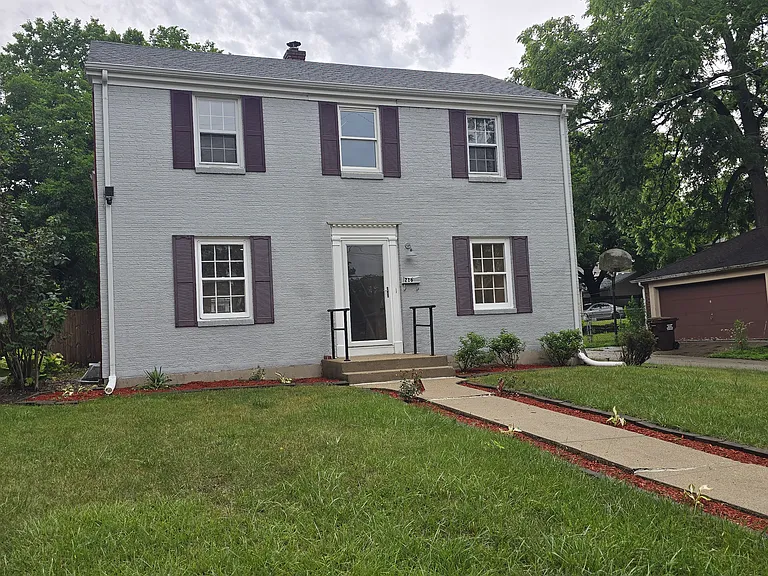 216 Robert Ave — Photo 2