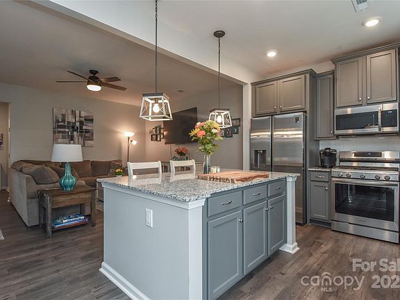 5th image of 8097 Sheffield Dr