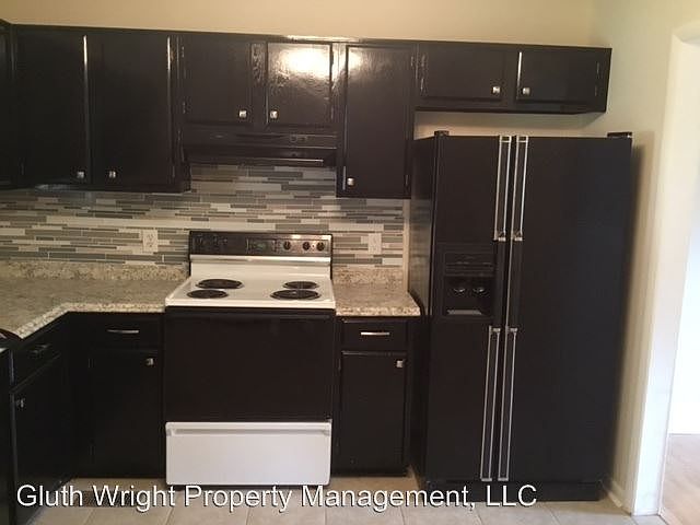1st image of 3674 Meadowwood Dr