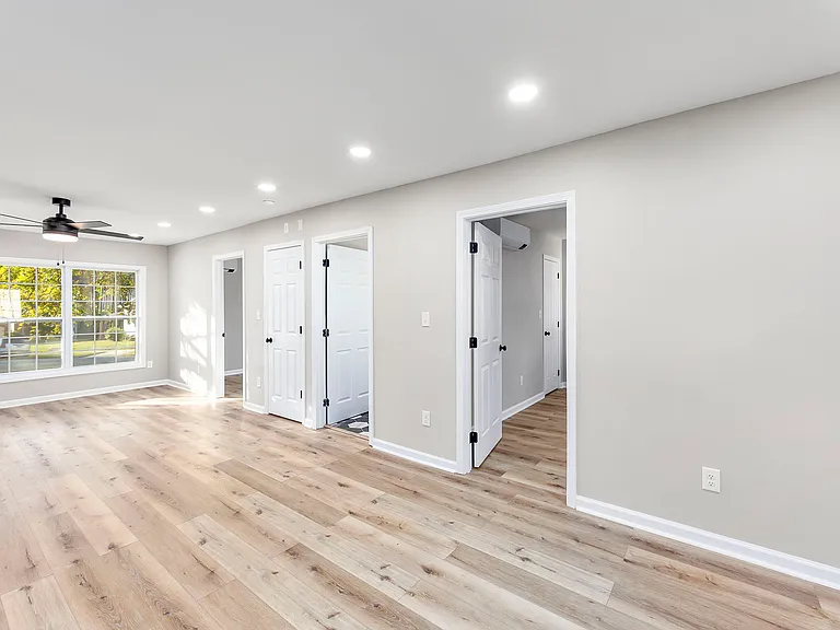 135 W Grand Ave #A — Photo 17