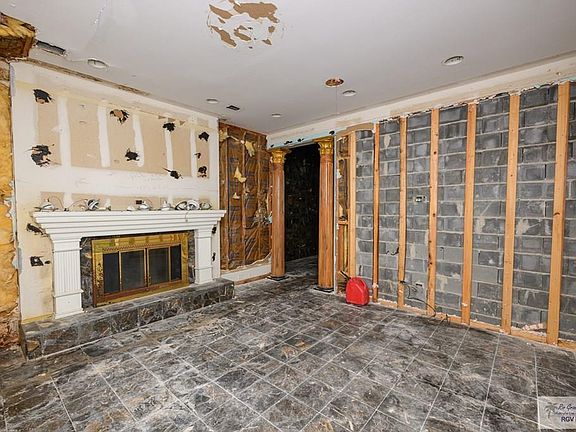 4th image of 2930 Emerald Lake Dr