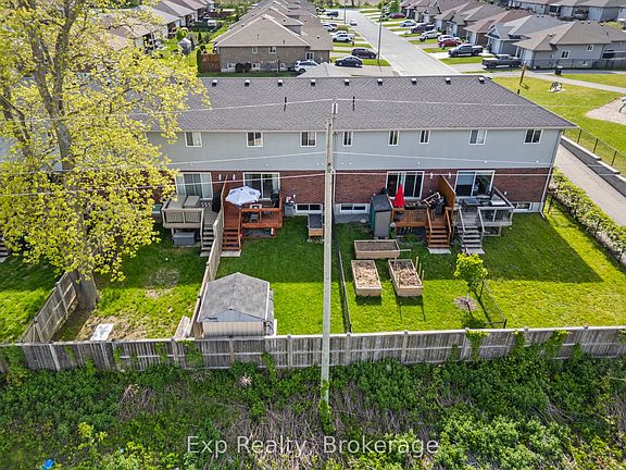 3rd image of 54 Cortland Cres